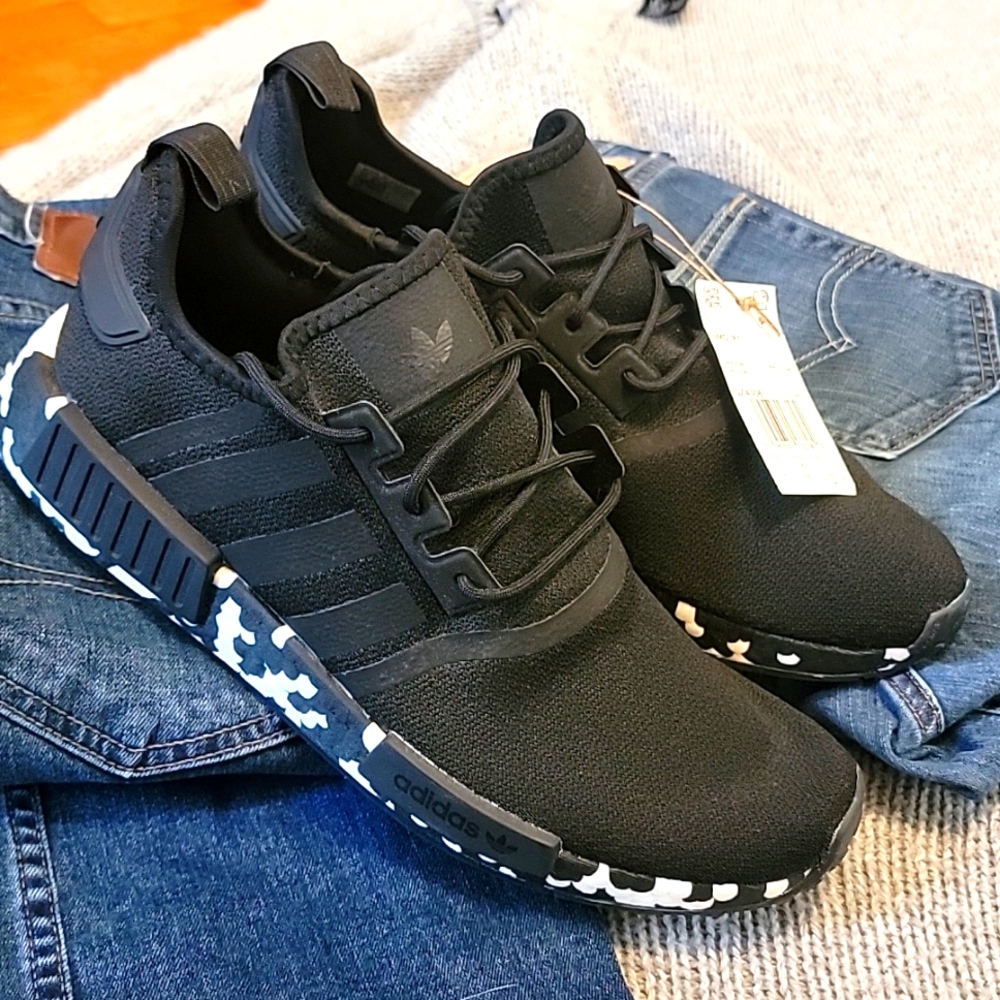 NWT Adidas Originals Men NMD_R1 size 11 Black